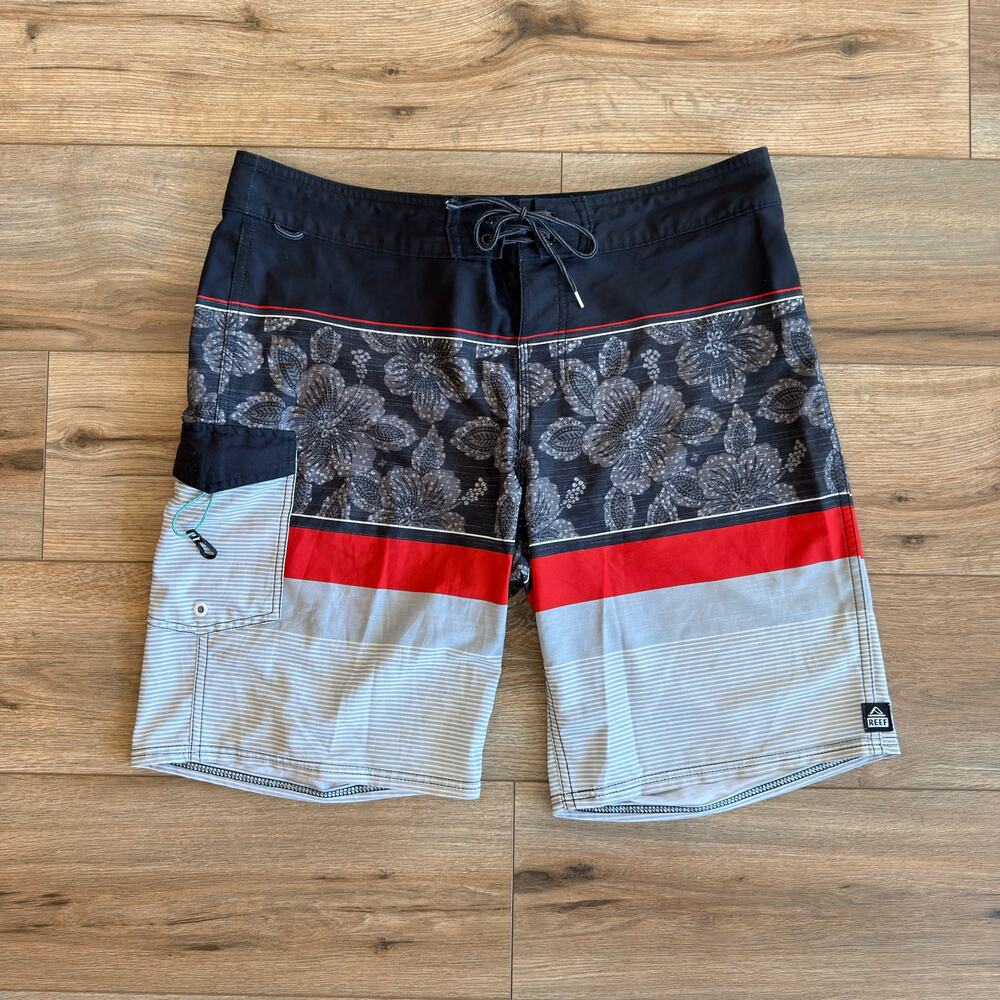 Reef Mens Swim Trunks Board Shorts Size 34 Mali Floral Surf Red Stripe Y2K style